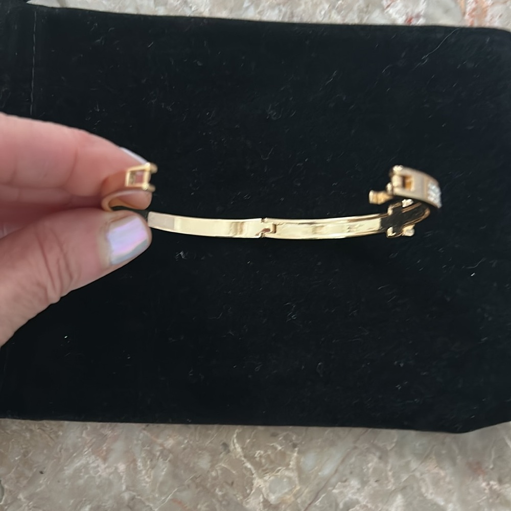 Brand new never worn costume jewelry bracelet - Picture 2 of 6